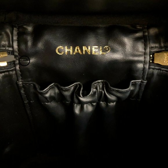 Nearly unused Chanel Caviar Timless Vanity - Picture 9 of 9